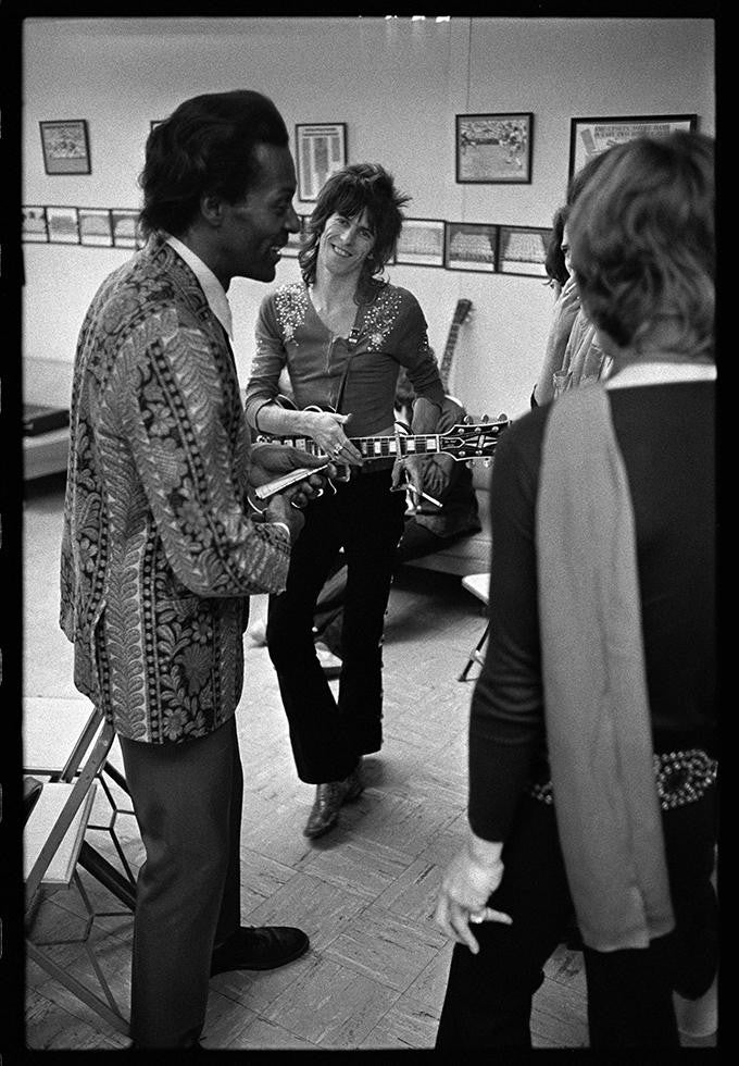 Mick Jagger & Keith Richards meeting their hero Chuck Berry backstage in 1969.