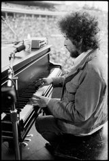 Bob Dylan performs on stage at the SNACK Benefit.
Kezar Stadium
San Francisco, CA. 1975