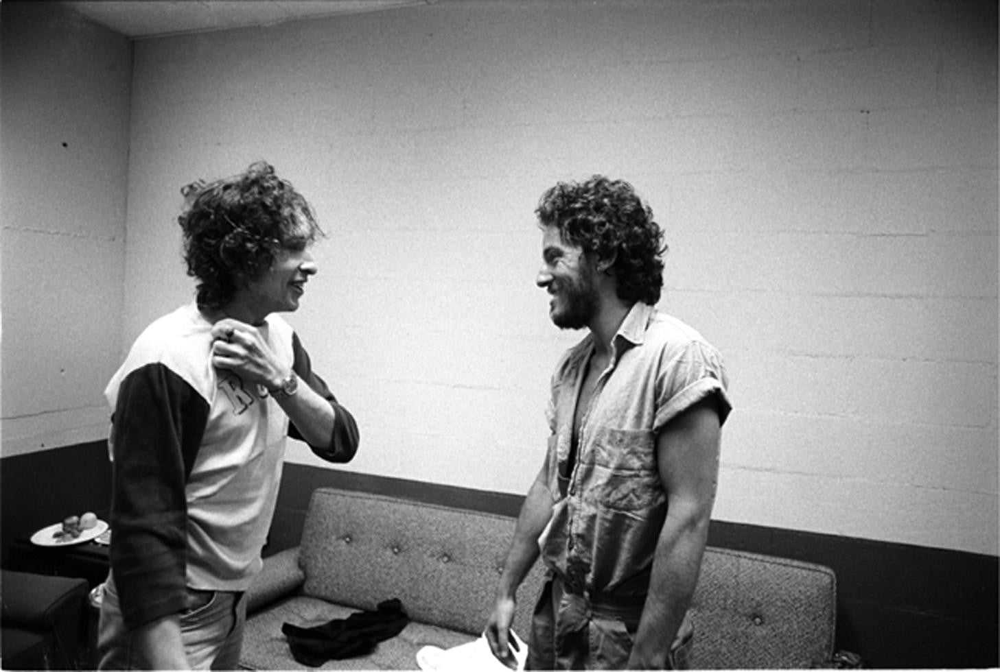 Bob Dylan backstage wiht Bruce Springsteen during the Rolling Thunder review tour. 1975