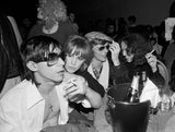 (From left to right) Iggy Pop, Cyrinda Fox, David Bowie and Lisa Robinson at The Ocean Club, NYC, 1977