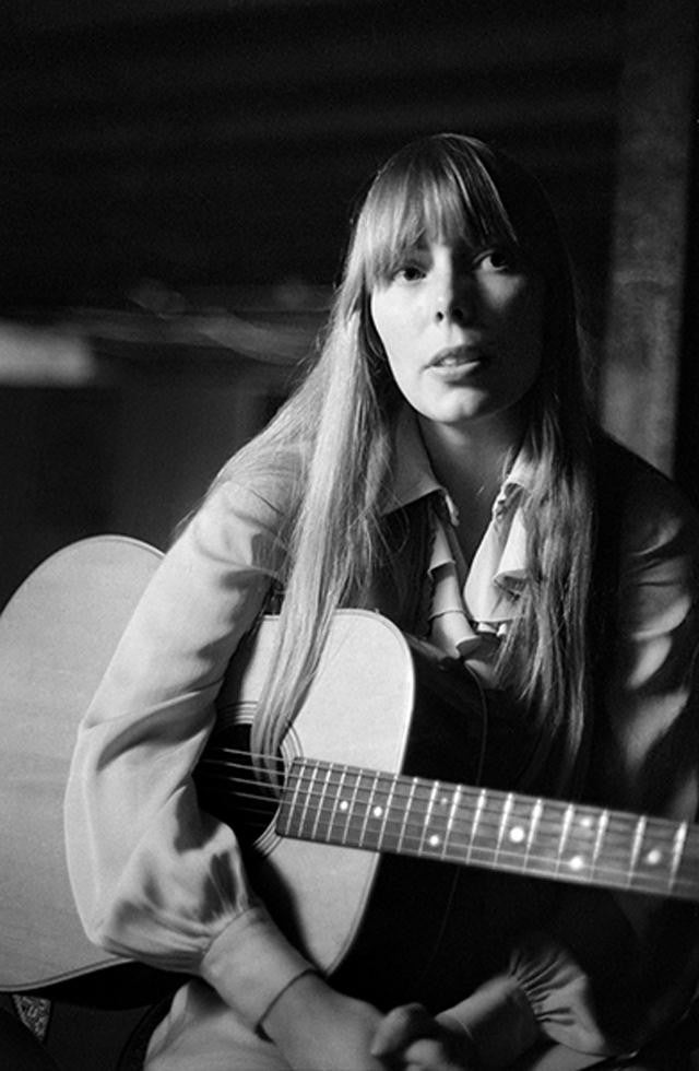 Joni Mitchell backstage at The Main Point-Bryn Mawr, PA
November 1968