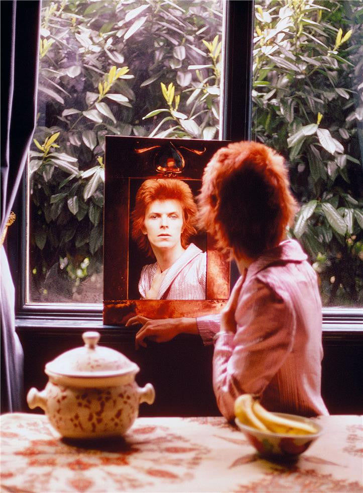 David Bowie looking into mirror, 1972