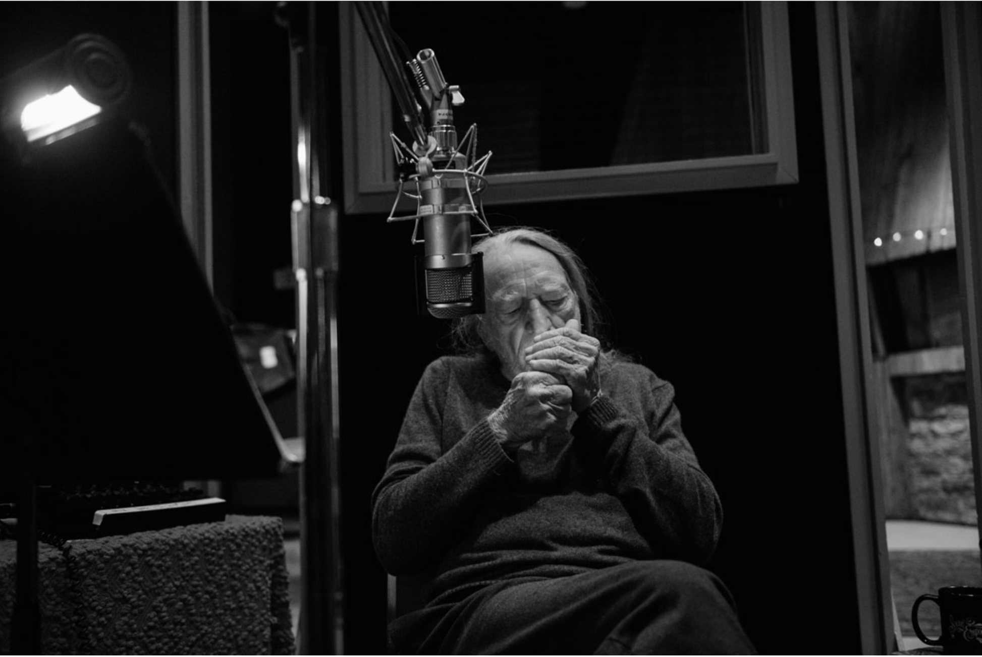 Willie Nelson in studio