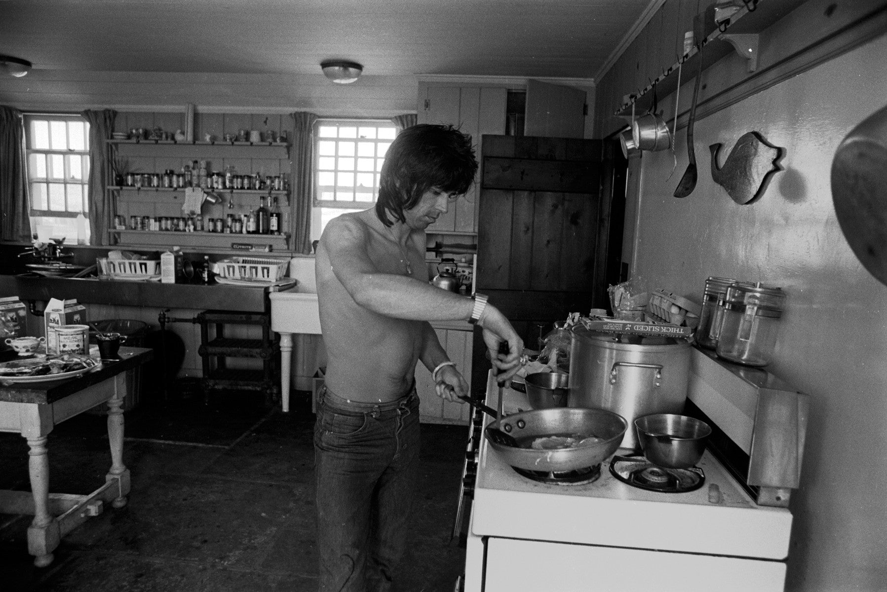 Keith Richards cooking eggs at Andy Warhols house. Montauk, NY. 1975