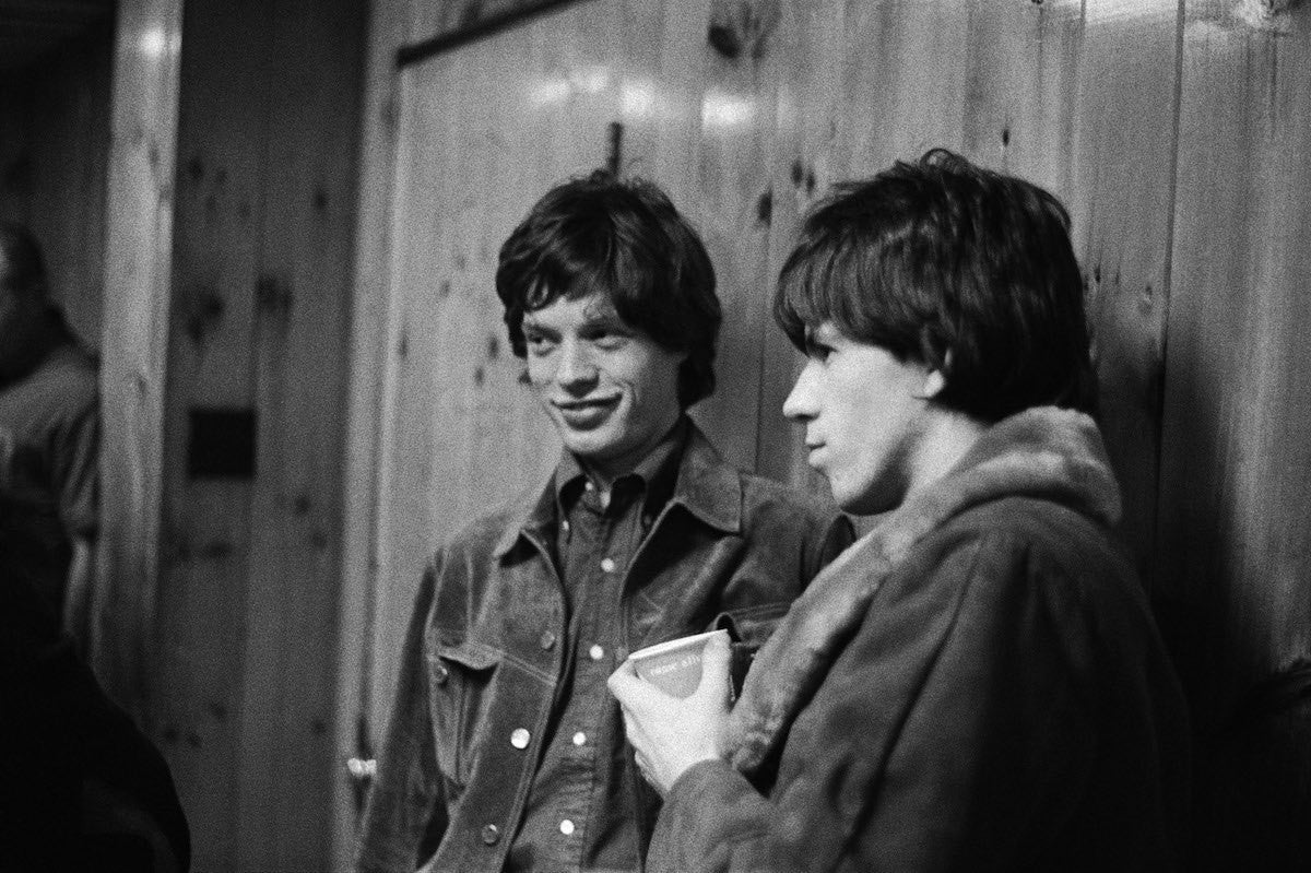 MicMick Jagger &amp; Keith Richards backstage. 1966