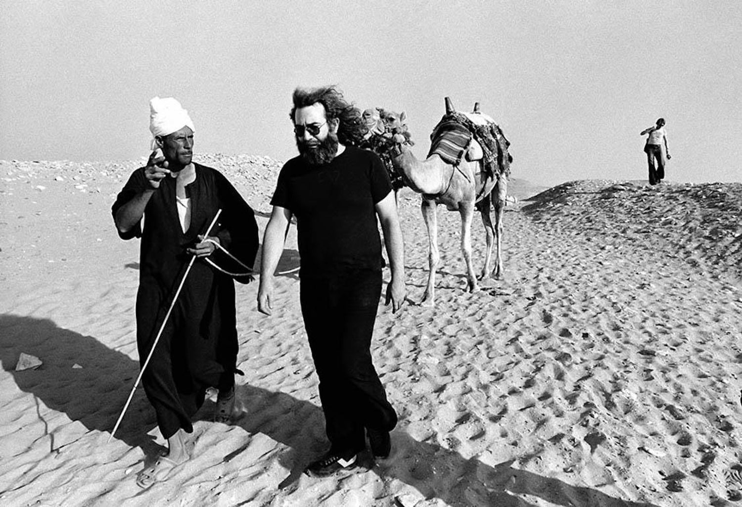 U12916_master.jpgJerry Garcia with guide in Egypt 1978.
